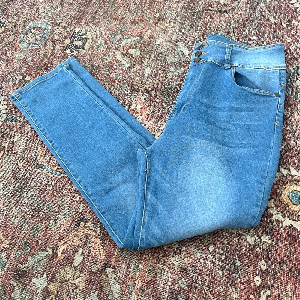 Bamboo Women’s Straight Leg Jeans 3 buttons and Zipper Size 17